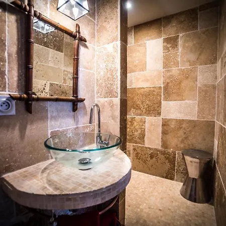 Les De Lily 3* Carresse