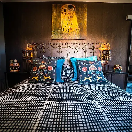 Les De Lily 3* Carresse