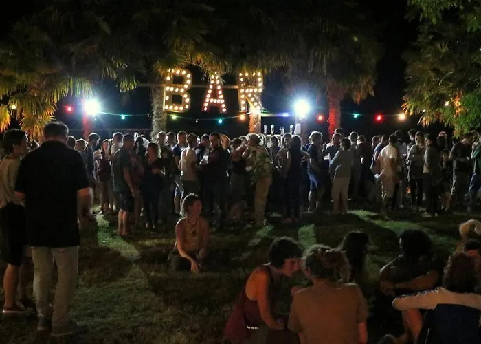 Couette-café Les De Lily 3*