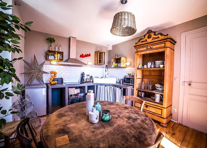 Les De Lily 3* Carresse